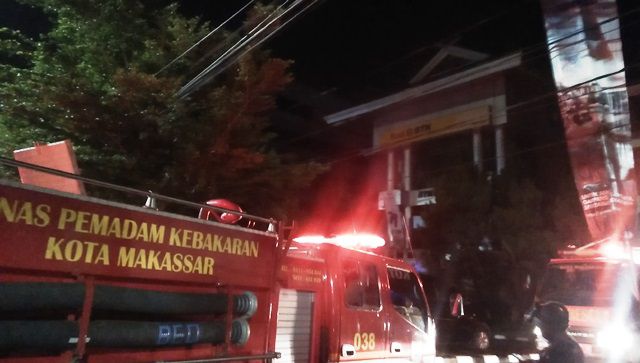 Gedung Bank BTN di Jalan Kajaolalido, Makassar, terbakar, Sabtu (13/2/2021) malam.