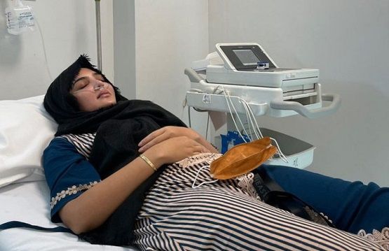 Ashanty terbaring lemah di rumah sakit. 