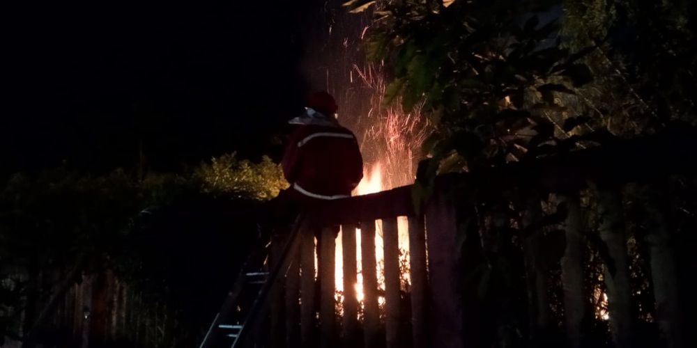 Si Jago Merah mengamuk di komplek pemakaman warga etnis Tioghoa Jambi atau yang sering disebut Kuburan Cina di kawasan jalan Kapten Pattimura Minggu, (21/2).