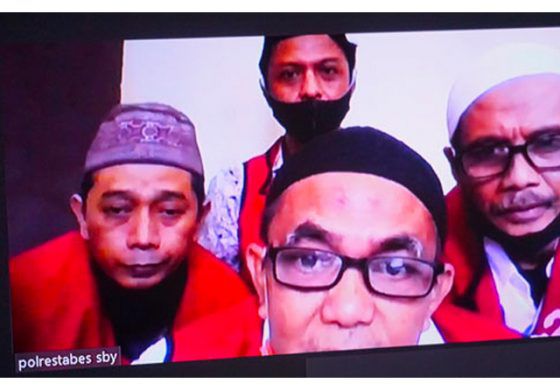 Sugiyono saat memberikan keterangan sebagai terdakwa dalam sidang di Pengadilan Negeri Surabaya, Rabu (24/2).