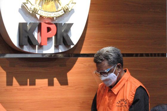 Gubernur Sulsel Nurdin Abdullah terjaring OTT KPK. Nurdin merupakan kader PDIP. Pengamat menyebut hal itu bisa menggerus elektabilitas partai.