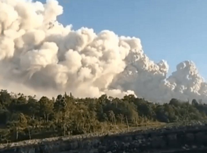 Erupsi Gunung Sinabung.