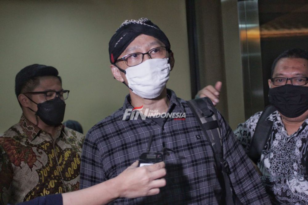 Abu Janda Usai Diperiksa Bareskrim Mabes Polri.