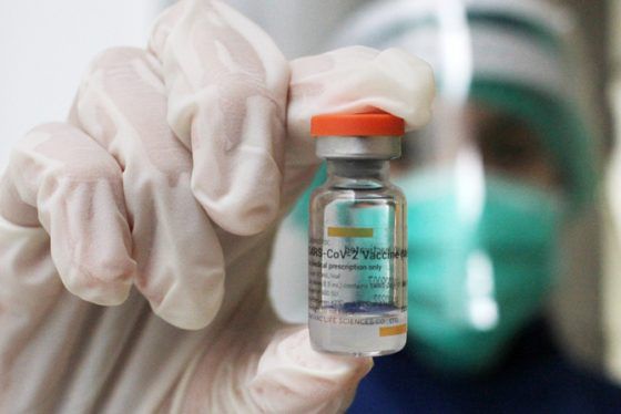 Vaksin Covid-19 produksi Sinovac, Tiongkok. Singapura ungkap alasan belum terbitkan izin penggunaan vaksin Sinovac.