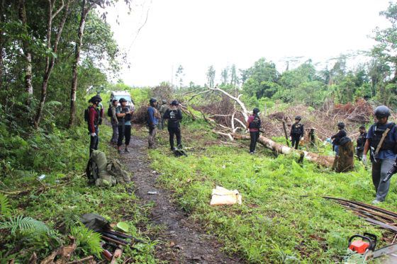 Tim gabungan TNI-Polri di salah satu kamp persembunyian KKB di Kampung Jayanti, Mimika, Kamis (9/4/2020).