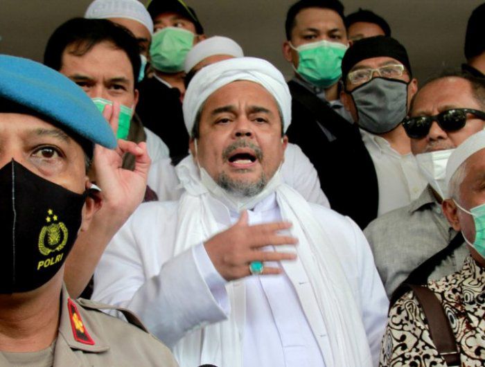 ILUSTRASI: Rizieq Shihab memberikan pesan kepada pendukungnya.