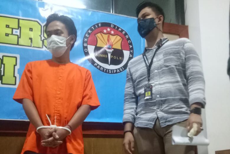 Pelaku dugaan investasi bodong SR dikenakan pasal berlapis oleh Ditreskrimsus Polda Jambi. Hal itu dinilai berlebihan oleh pengacara Hendra Cipta