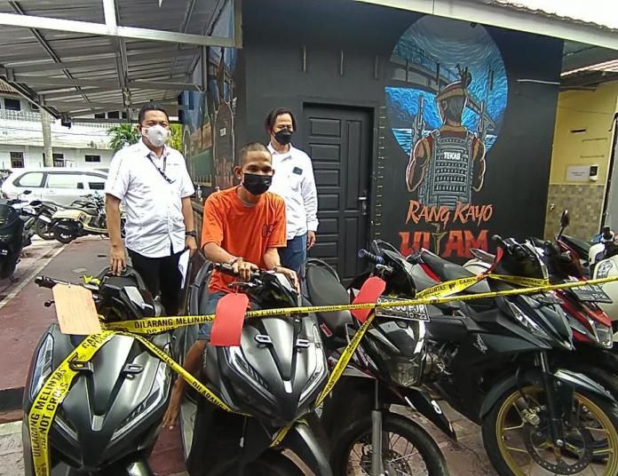 Spesialis jambret yang kerap beraksi Kota Jambi berhasil diamankan oleh Satreskrim Polresta Jambi beserta barang buktinya.