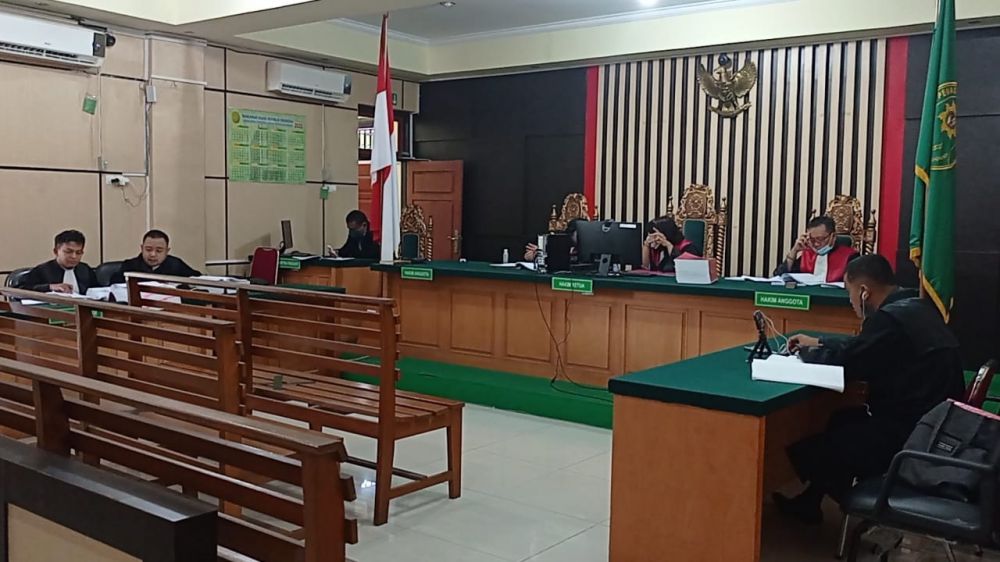 Sidang yang berlangsung secara virtual di Pengadilan Negeri Tipikor Jambi untuk terdakwa Hasanuddin dan Firdaus yang terjerat kasus korupsi anggaran APBD Desa Air Gemuruh tahun 2018 sampai tahun 2019.