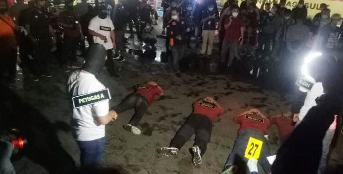 Rekonstruksi penembakan enam laskar FPI di rest area Tol Jakarta-Cikampek KM50. 