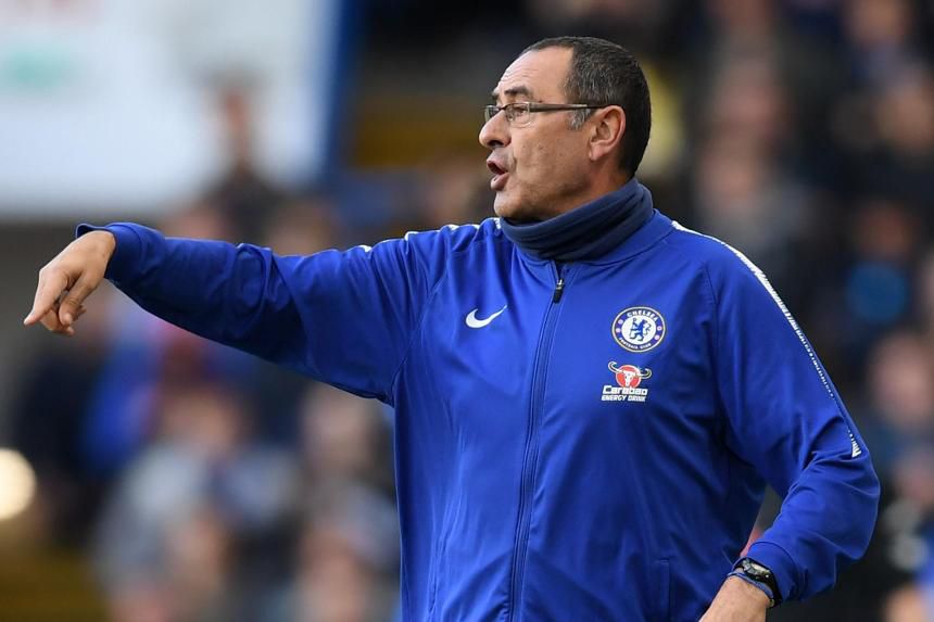 Pelatih Chelsea, Maurizio Sarri. 
