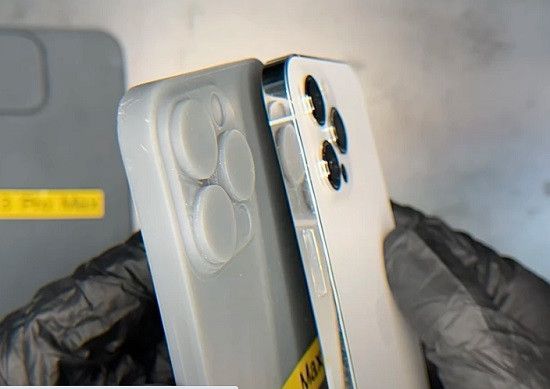 Render penampakan iPhone 13 Pro Max. 