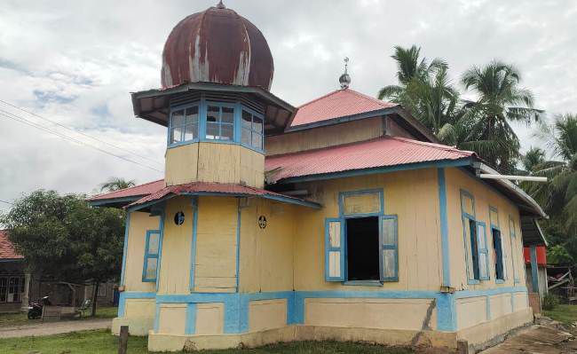 Masjid Nurul Jalal di Desa Bangun Joyo menjadi salah satu bukti sejarah perkembangan Islam di Kabupetan Tebo.

 