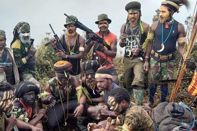 Tentara Nasional Pembebasan Papua Barat atau dikenal sebagai OPM 
