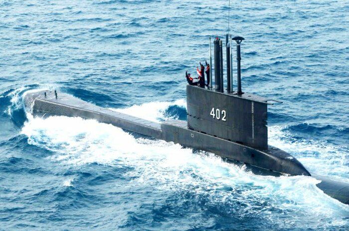 Kapal Selam KRI Nanggala-403 saat latihan pratugas pengamanan perbatasan di perairan Pulau Karimun.