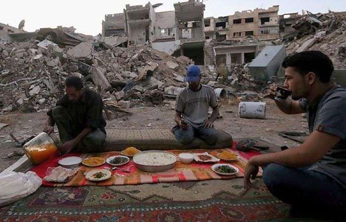 Suasana buka puasa Ramadan di Syria (Enab Baladi)