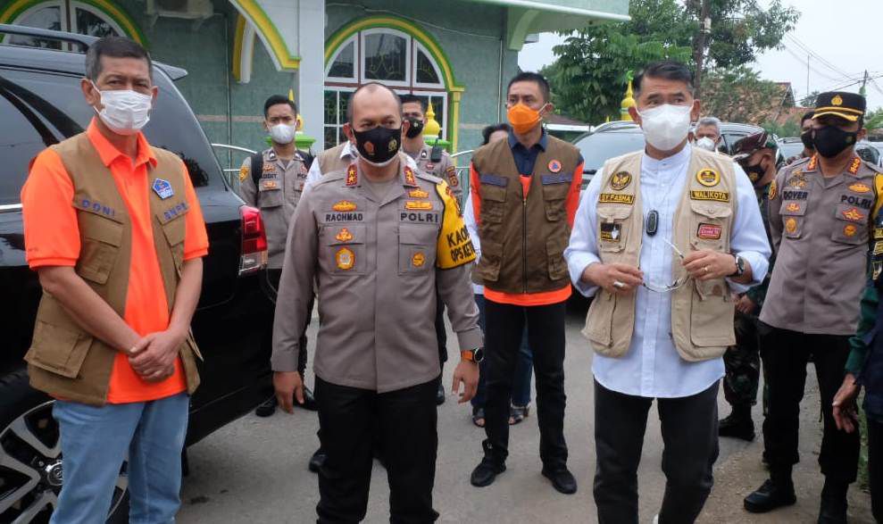 Kasatgas Covid-19 Pusat Letjend Doni Monardo saat berkunjung ke RT 04 Payo Selincah, Kota Jambi