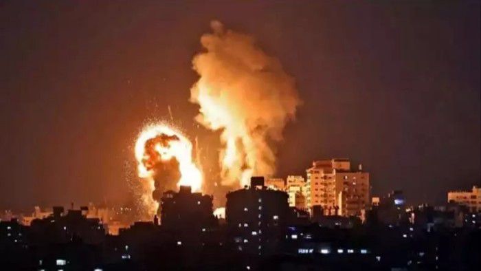 Serangan roket Hamas terhadap Israel.