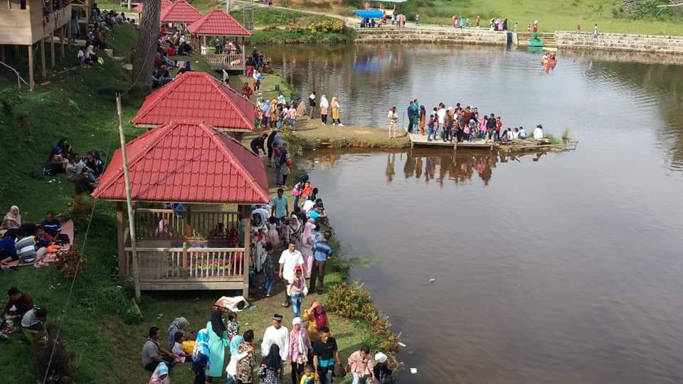Wisata taman pertiwi yang ramai dikunjungi saat lebaran tahun lalu.
