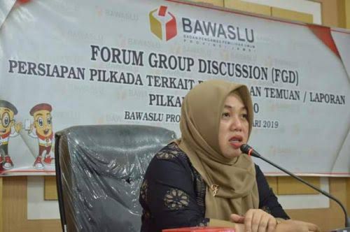 Pimpinan Bawaslu Provinsi Jambi, Rofiqoh Febrianti.