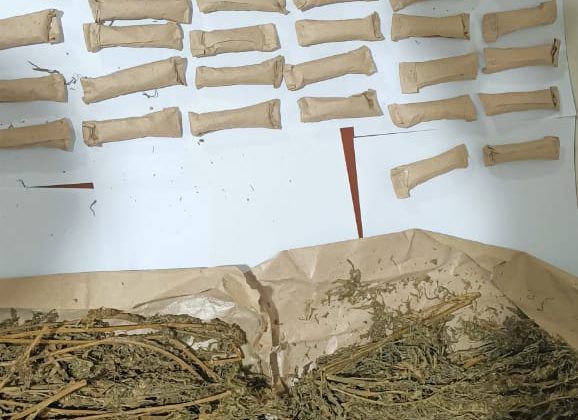 Bandar ganja ditangkap oleh Satres Narkoba Polres Kerinci berikut barang buktinya berupa 62 paket ganja siap edar.