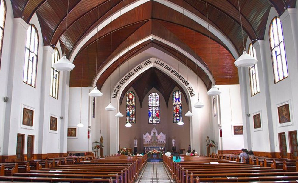 Gereja Katedral Santo Petrus, Kota Bandung, Jawa Barat. 