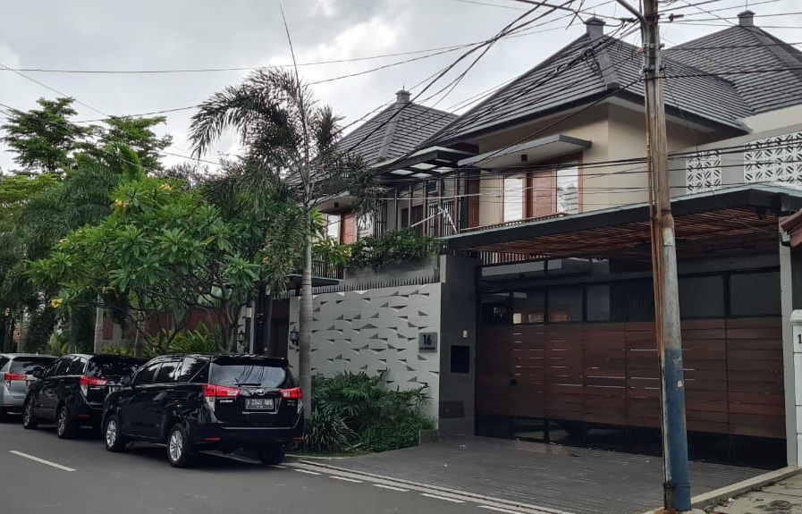 Kediaman legislator PDIP Ihsan Yunus di Jalan Kayu Putih Selatan 1, Nomor 16, Pulo Gadung, Jakarta Timur.