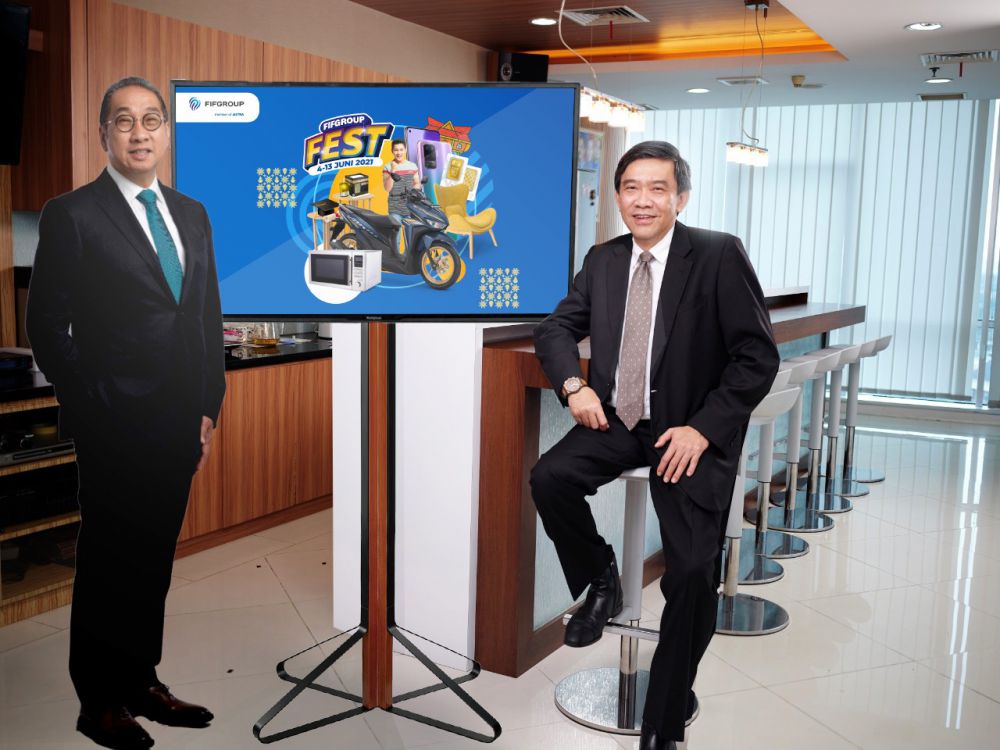CEO FIFGROUP Margono Tanuwijaya (kanan) bersama dengan Direktur Marketing FIFGROUP, Antony Sastro Jopoetro (kiri) meresmikan FIFGROUP FEST yang dilaksanakan secara virtual di Jambi mulai tanggal 4 Juni hingga 13 Juni 2021.