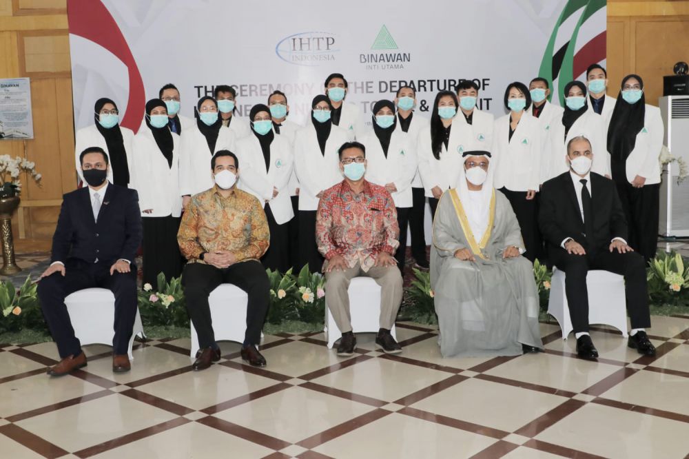 Seluruh perawat Indonesia ke UAE dan Kuwait, Gelombang 
1, bersama Mr. Fahd Baraba,(National Ambulance UAE) - Bpk. Said Saleh 
Alwaini (Vice Chairman of Binawan Group) - Bpk. Dr.H.Edy Wuryanto 
(Anggota Komisi IX DPR-RI), H.E. Mr. Abdullah Salem Obaid AlDhaheri 
(Dubes UAE untuk Indonesia) - Col.Pilot Obaid Ahmed Saeed Almehrzi 
(Atase Militer UAE untuk Indonesia)