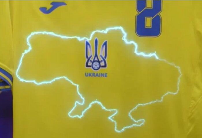 Seragam sepak bola Ukraina menampilkan daerah Ukraina yang mencakup Krimea yang dicaplok Rusia 
