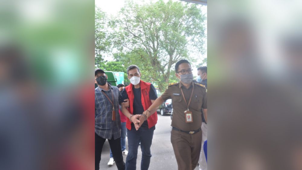 DPO yang berhasil ditangkap oleh Kejati Jambi langsung ditahan di Kajati Jambi



