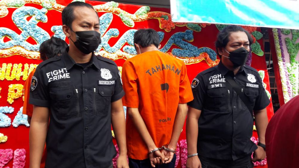 Setelah menguras saldo ATM milik temannya Bobby Zuliantinus (29) harus berurusan dengan polisi dan terancam hukuman pidana 5 tanuh.