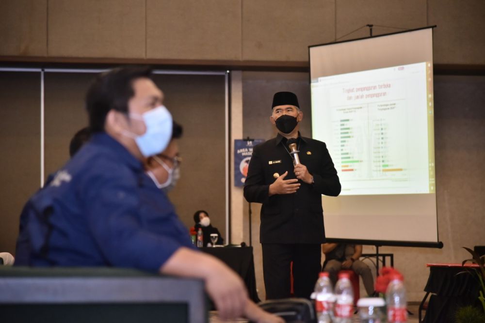  Walikota Jambi, Syarif Fasha saat menjadi narasumber pelatihan Digital Enterpreneur Academy yang diadakan bersama Kementerian Komunikasi dan Informasi pada Senin (21/6). 
Wako Fasha Dorong UMKM Kota Jambi Masuk Era Digitalisasi