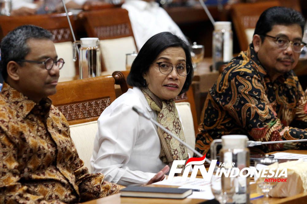 Menteri Keuangan, Sri Mulyani Indrawati menghadiri rapat kerja perdana dengan Komisi XI Dewan Perwakilan Rakyat (DPR) RI di Gedung Parlemen Senayan, Jakarta, Senin (4/11/2019).