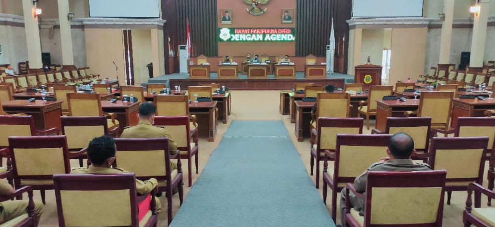 Suasana rapat Paripurna penyampaian tanggapan Bupati terkait pandangan umum Fraksi-fraksi DPRD tentang pertanggungjawaban pelaksanaan APBD Tanjabtim TA 2020, terlihat sepi yang hanya dihadiri sejumlah anggota DPRD Tanjabtim, sehingga kuorum tidak tercapai.