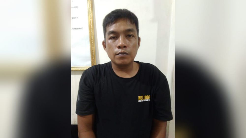 Pelaku pencurian sepeda motor dan telepon genggam (Handphone) dengan tersangka berinisial FM (32) yang mengaku sebagai anggota polisi berhasil ditangkap Tim Libas Polsek Jelutung.