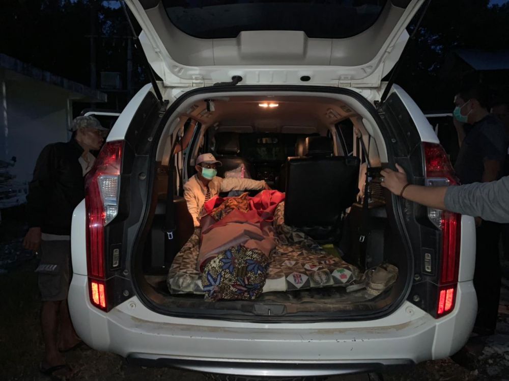 Korban saat dibawa ke rumah Bides untuk mendapat pertolongan.