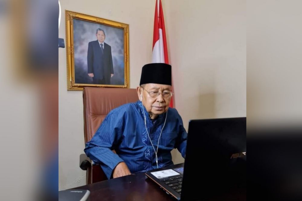 Drs. H. Hasip Kalimuddin Syam, MM semasa hidup.