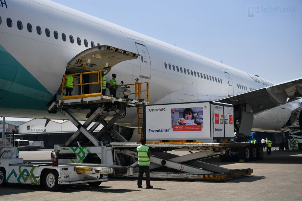 Indonesia kedatangan vaksin tahap ke-30 yang berjumlah 21,2 juta dosis vaksin bentuk bulk atau bahan baku produksi Sinovac. 
