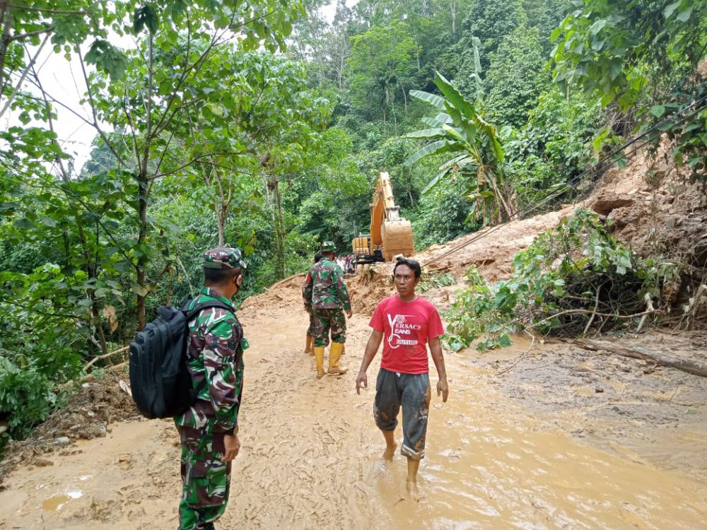 Jalan Lintas Merangin- Kerinci yang Terkana Longsor Bisa Dilalui.