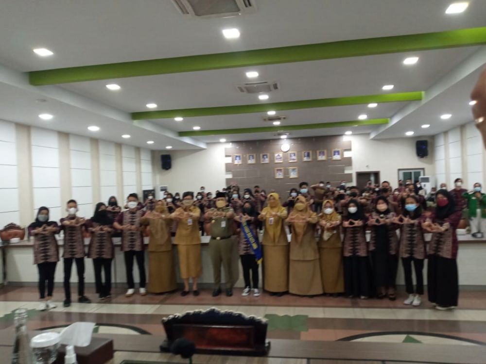 Wakil Walikota Jmabi Maulana usai melantik Forum Anak Bumi Angsoduo.  