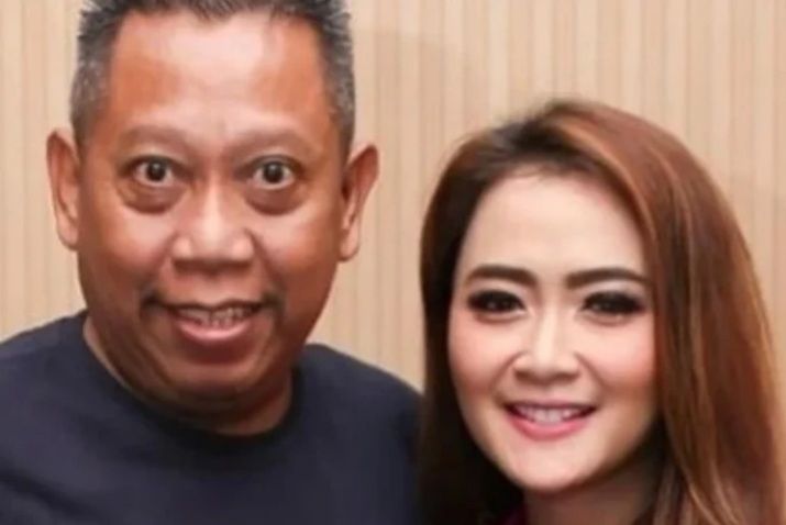 Vega Darwanti dan Tukul Arwana. 