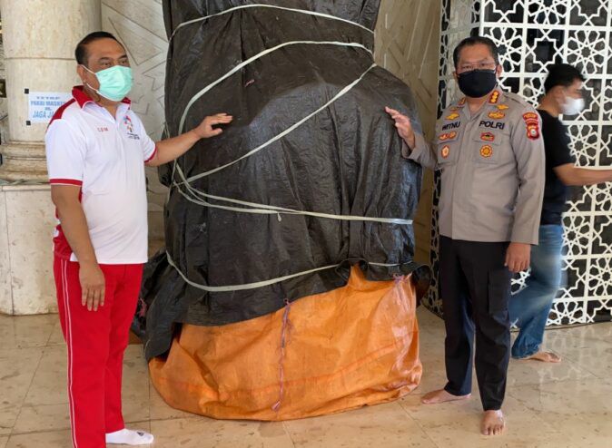 Tokoh Muslim H KomjenPol (purn) Syafruddin saat mengunjungi TKP di Masjid Raya Makassar, Sabtu, 25/09/2021.