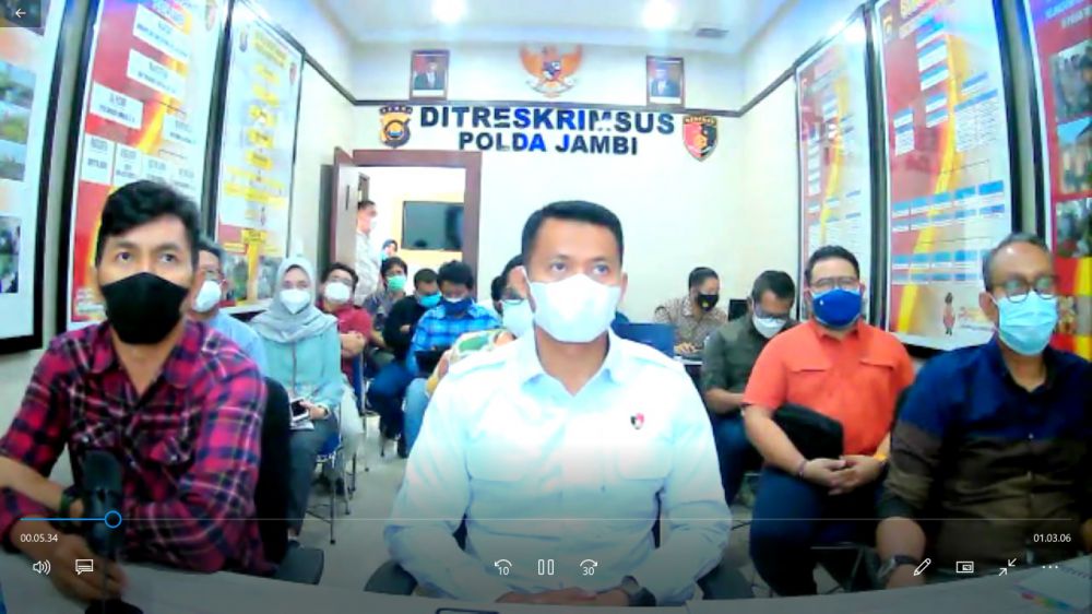 Tim Gabungan saat melakukan koordinasi, dan saat ini masih harus lakukan tahapan visual assessment di sumur minyak ilegal terbakar.