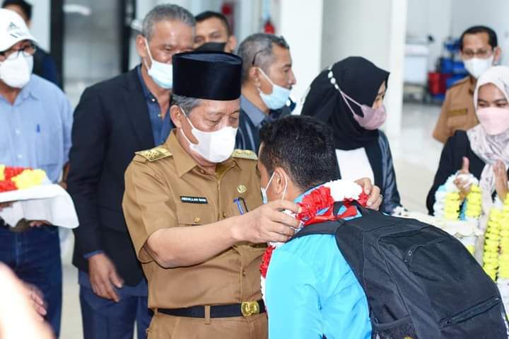 Sambut Atlet Peraih Medali PON, Wagub Ungkapkan Kebanggaan dan Syukur.

 

