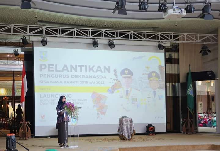 Hesti Haris Hadiri Pelantikan Pengurus Dekranasda Kota Jambi.