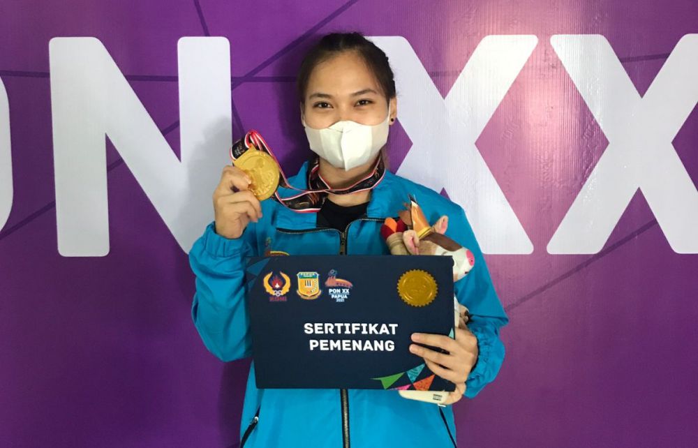 Atlet angkat besi (lifter) Jambi, Juliana Klarisa.