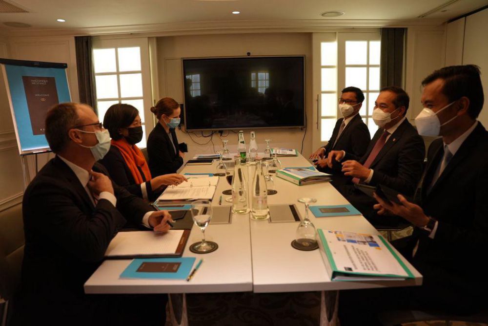 Menteri Perdagangan Muhammad Lutfi didampingi Direktur Jenderal Perundingan Perdagangan Internasional Kementerian Perdagangan Djatmiko Bris Witjaksono melakukan kunjungan kerja ke Paris, Perancis pada 5—6 Oktober 2021 untuk menghadiri Pertemuan Dewan Menteri OECD (Organisation for Economic Co-operation and Development/OECD Ministerial Council Meeting).