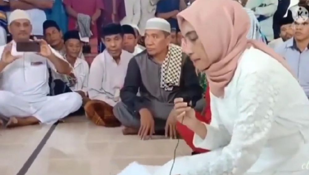 Pendeta di Maluku bersyahadat. 