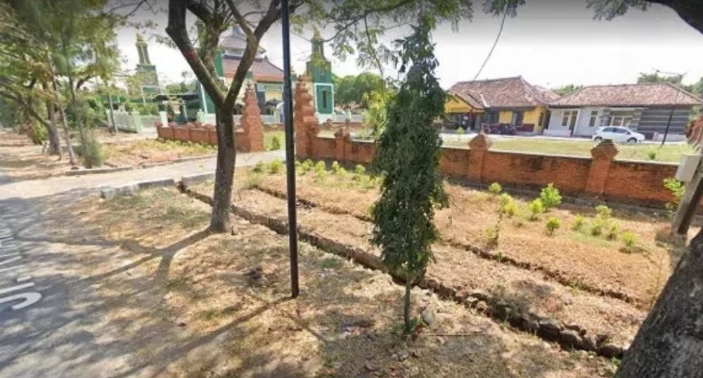 Suasana di sekitar Balai Desa Luwung Kencana, Kecamatan Susukan, Kabupaten Cirebon.